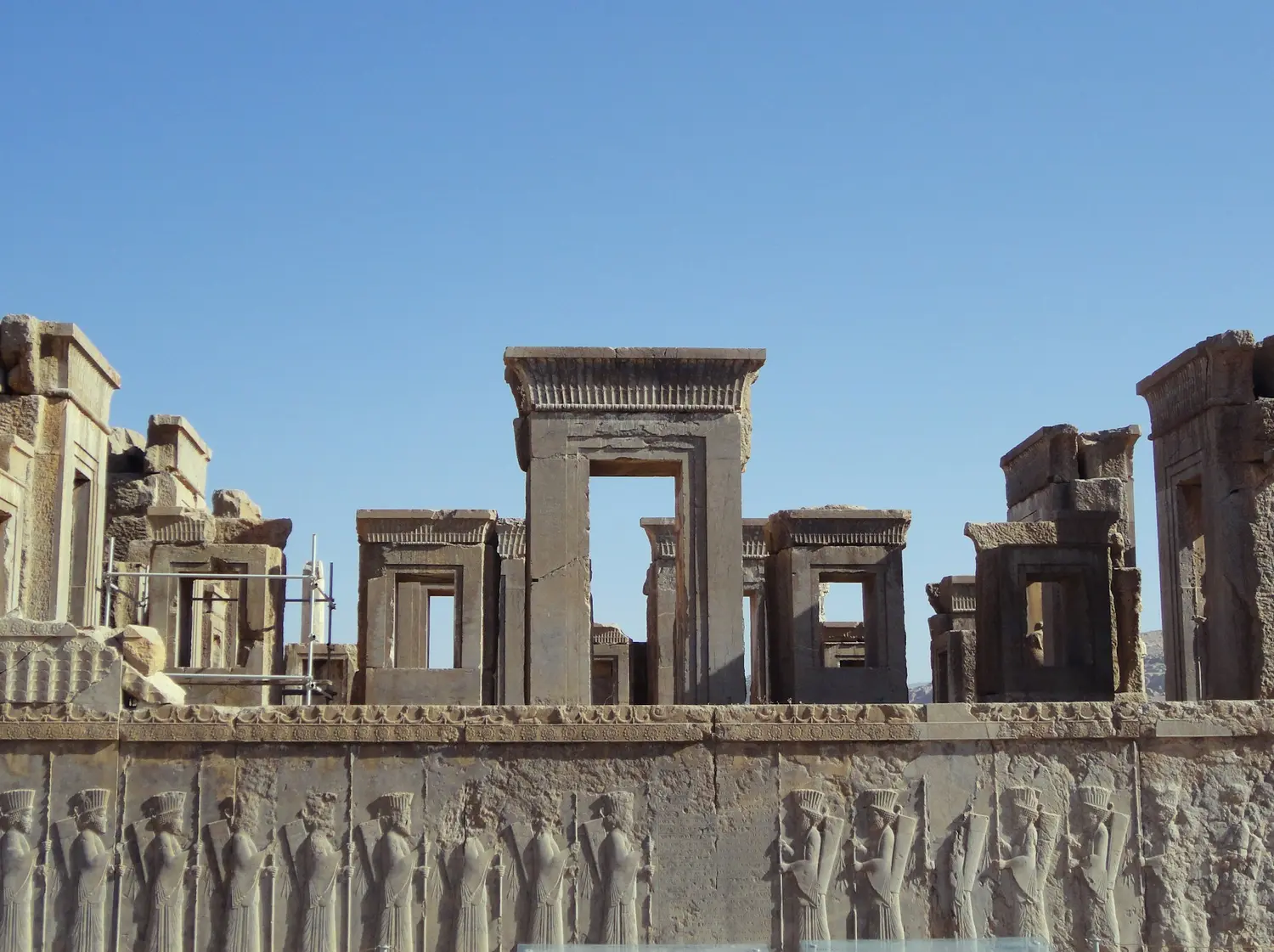 イランの古代遺跡ペルセポリスに残る石柱