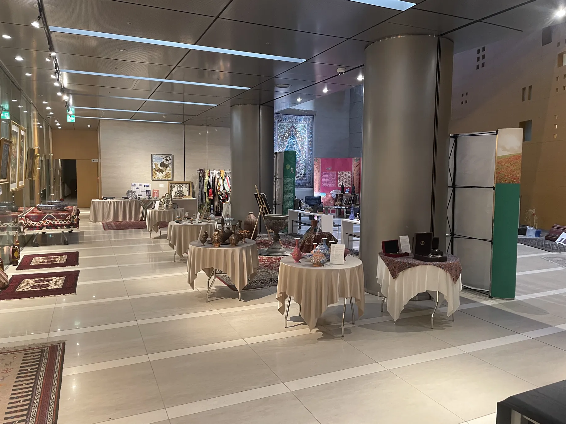 イラン文化・芸術の展示風景